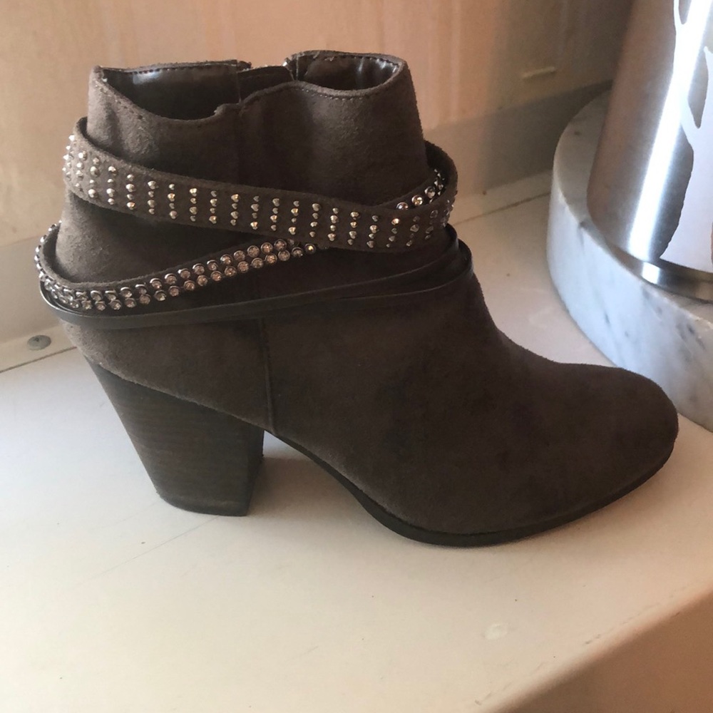 Boots - Picture 3 of 4